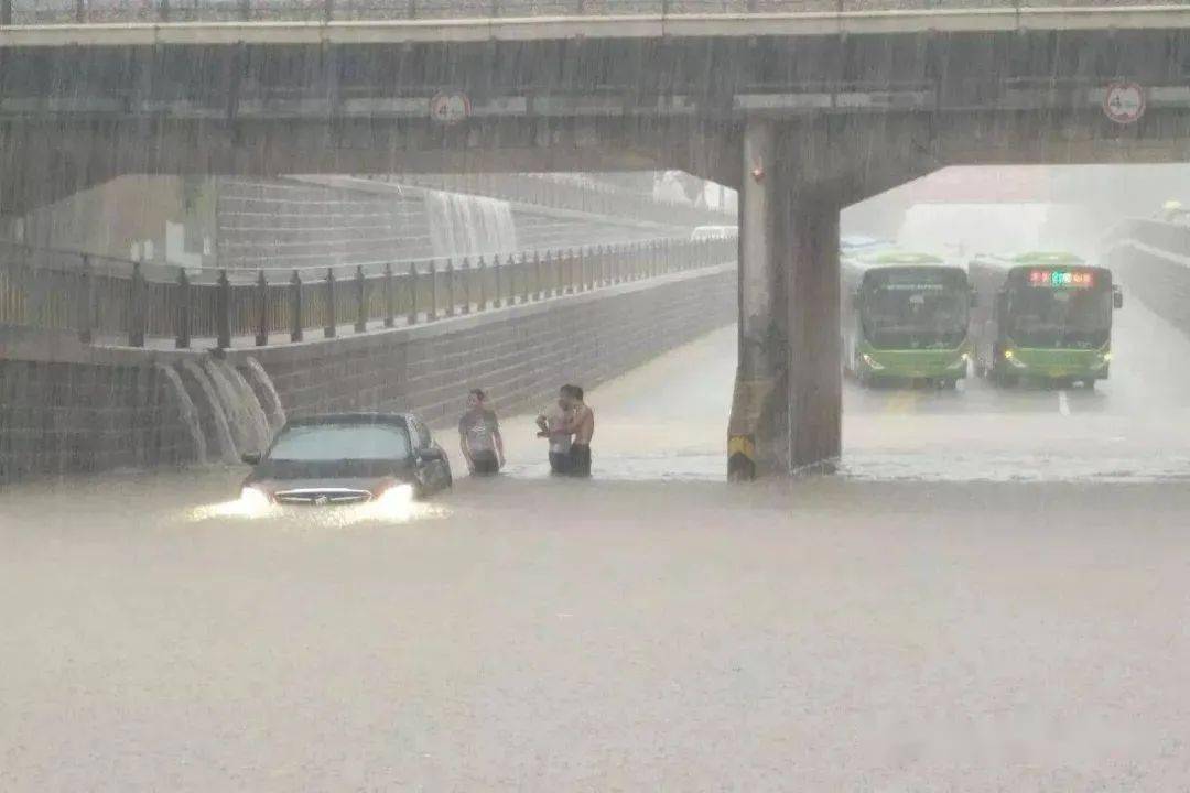 山东梁山暴雨，灾难中的坚守与力量_全面解释落实