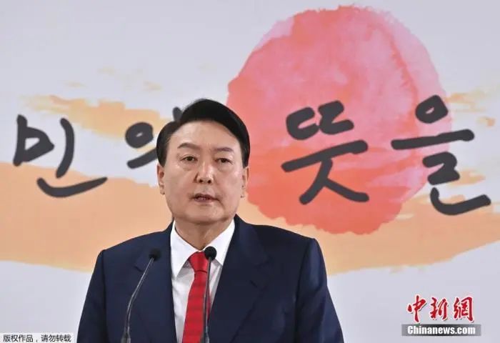 尹锡悦辞职，政治风云下的决策与反思_动态词语解释