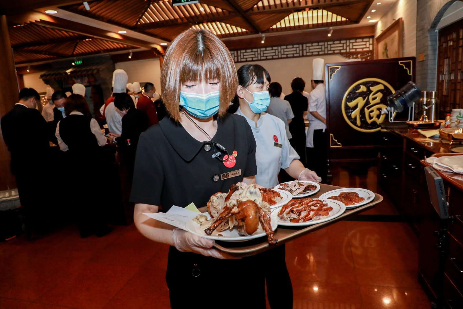 全吐了！知名餐饮连锁再次引发食品安全风波