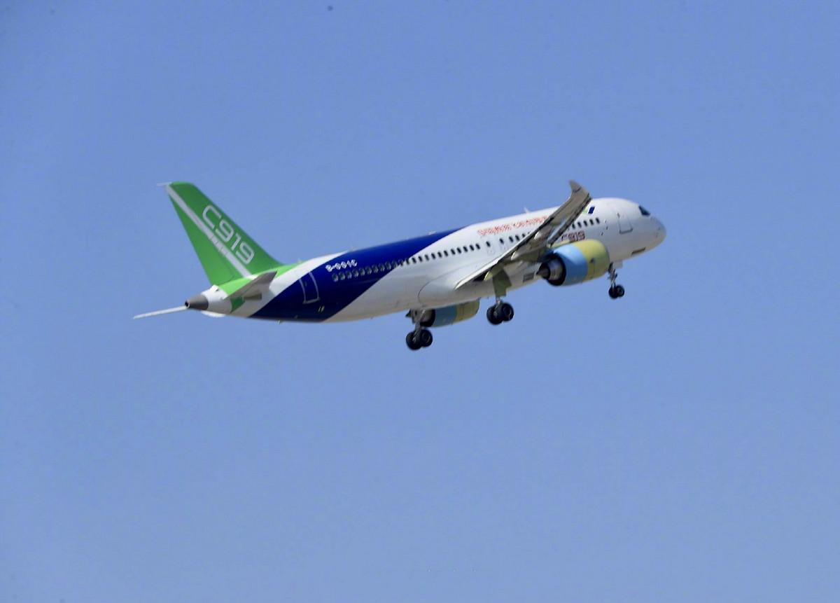 C919大型客机成功上线，中国航空工业的崭新里程碑