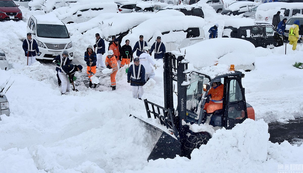 日本遭遇罕见大雪，导致超过200人死伤——灾难背后的故事