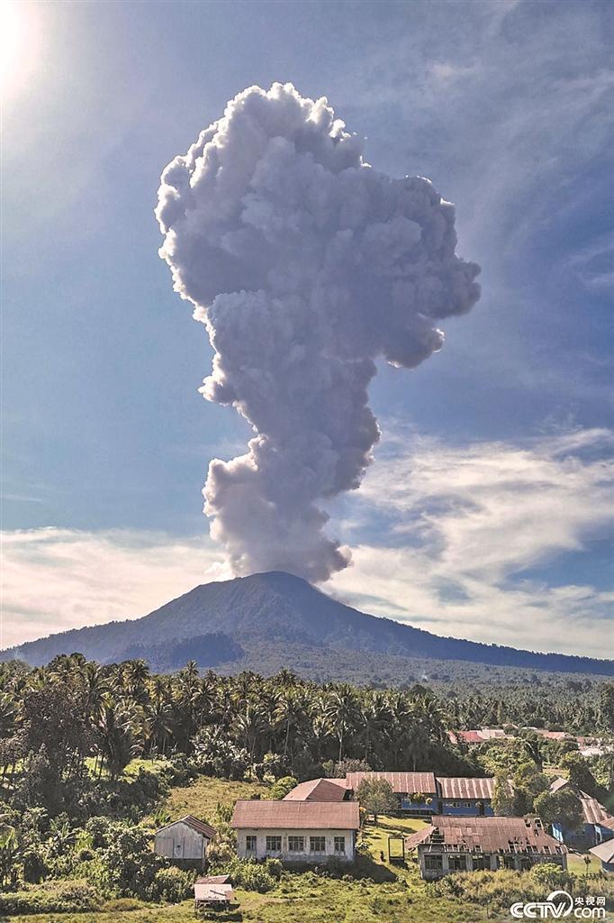 印尼伊布火山喷发，自然力量的震撼展现