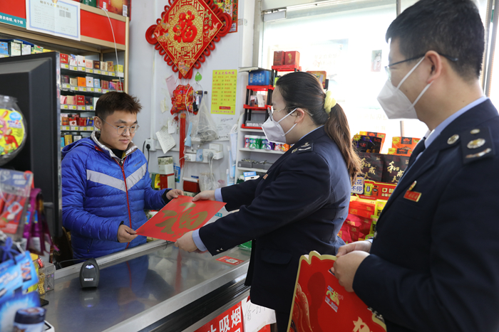 年货市场迎来产销两旺，热闹繁荣的新春购物热潮